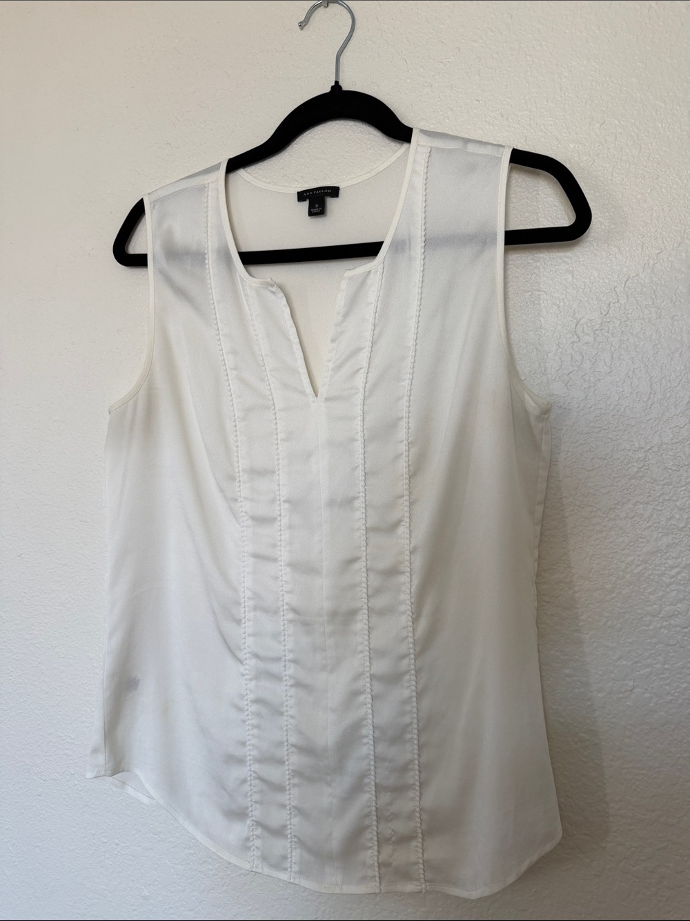 Ann Taylor Ivory Sleeveless Pintuck V-Neck Shell
